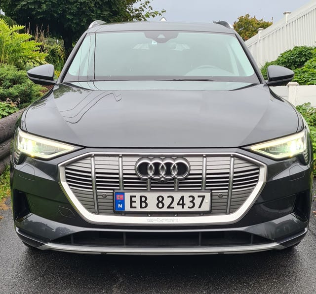 WAUZZZGE7MB000569 2021 AUDI E-TRON-2