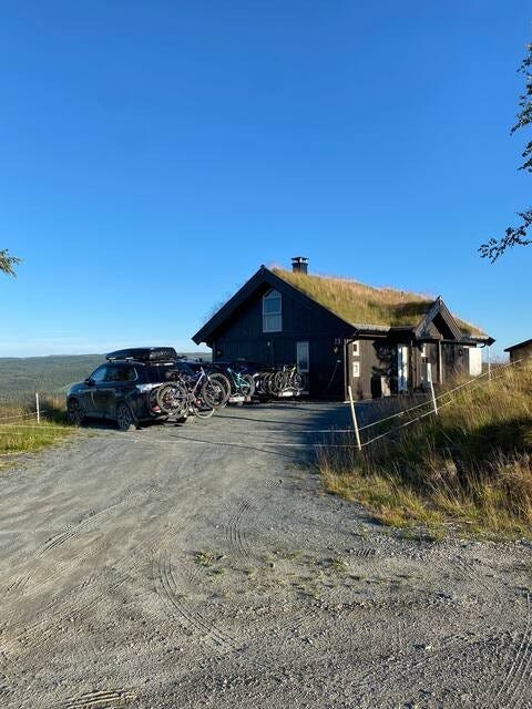 Godt med parkeringsplass på tomta Galleribilde
