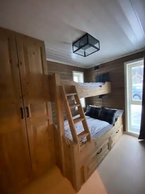 Familieseng med plass til 2 (3). 90 pluss 120 seng Galleribilde