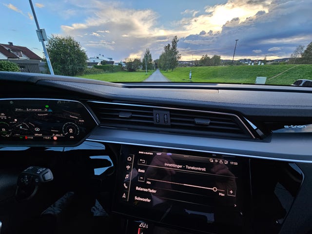 2020 AUDI E-TRON - 17