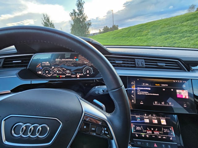 2020 AUDI E-TRON - 11