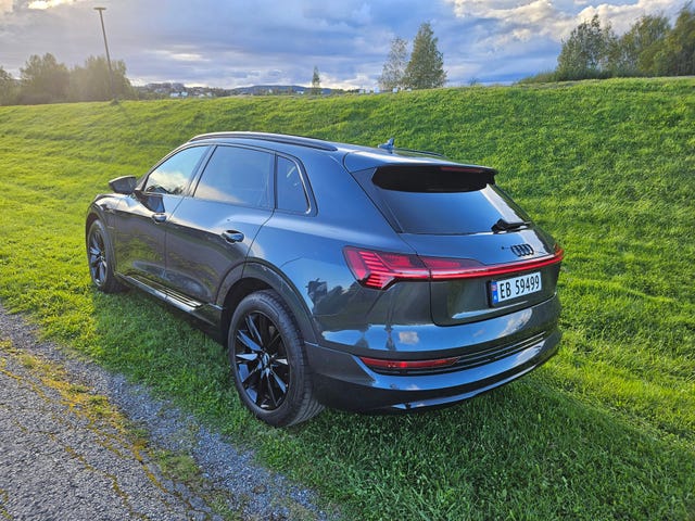 WAUZZZGE5LB037392 2020 AUDI E-TRON-4