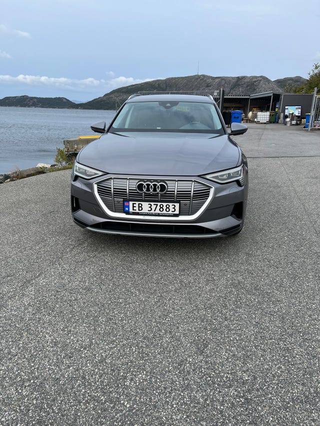 WAUZZZGE3LB023409 2020 AUDI E-TRON-2