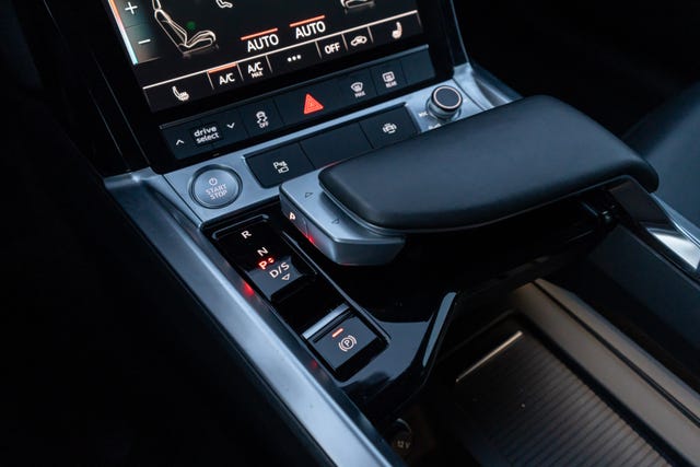 2020 AUDI E-TRON - 33
