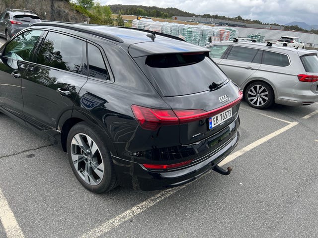 WAUZZZGE7MB001477 2021 AUDI E-TRON-2