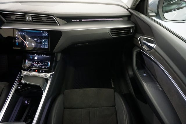 2020 AUDI E-TRON - 12