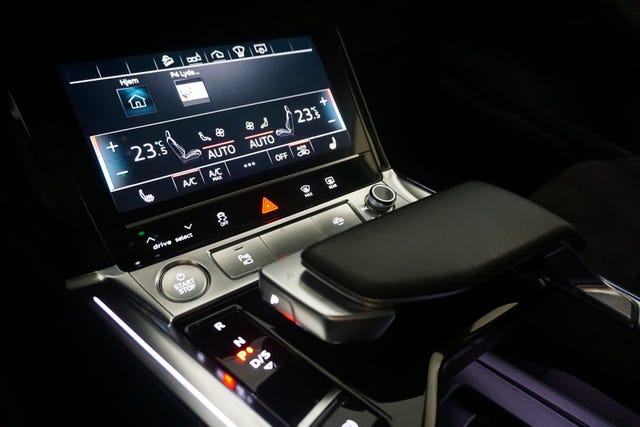 2020 AUDI E-TRON - 28