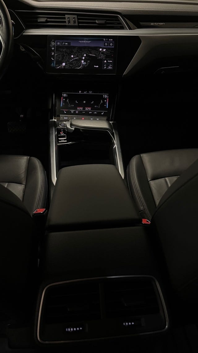 2020 AUDI E-TRON - 20