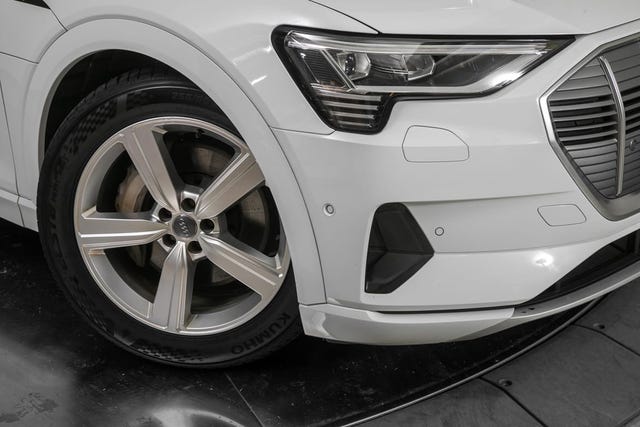 WAUZZZGE8LB000689 2020 AUDI E-TRON-2
