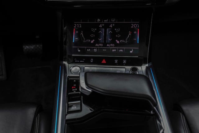 2020 AUDI E-TRON - 33