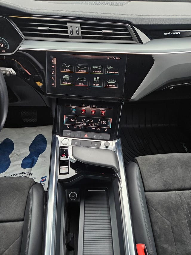 2020 AUDI E-TRON - 31