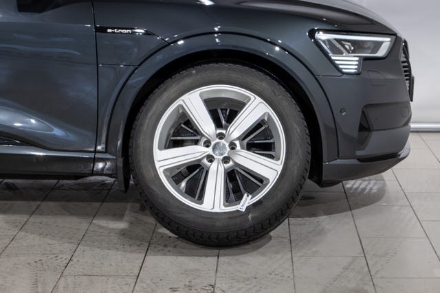 WAUZZZGE5LB005252 2020 AUDI E-TRON-3