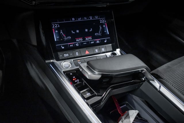 2020 AUDI E-TRON - 28
