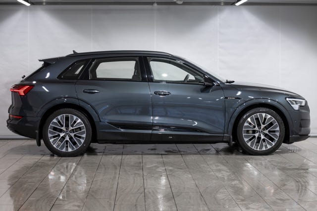 WAUZZZGE5LB005252 2020 AUDI E-TRON-2