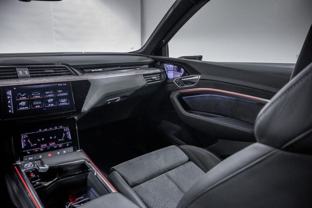 2020 AUDI E-TRON - 36