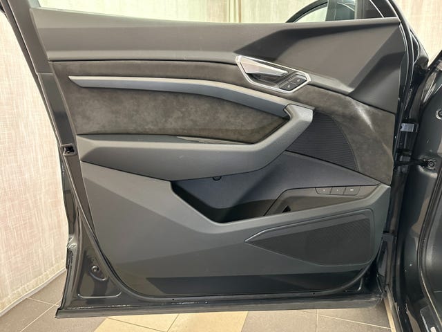 2020 AUDI E-TRON - 36