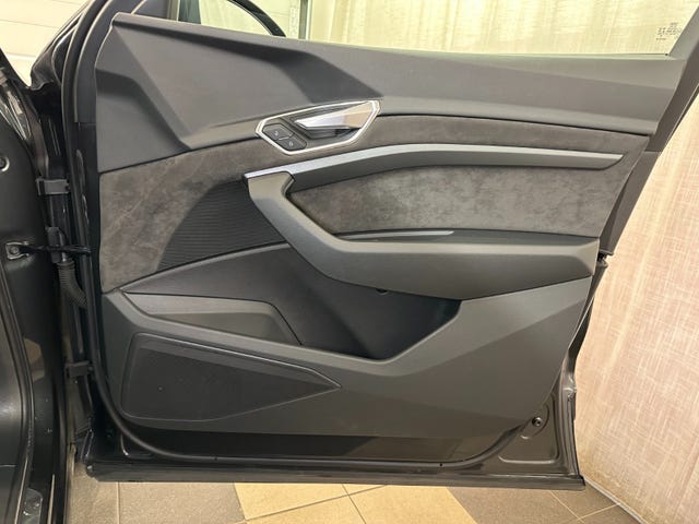2020 AUDI E-TRON - 38