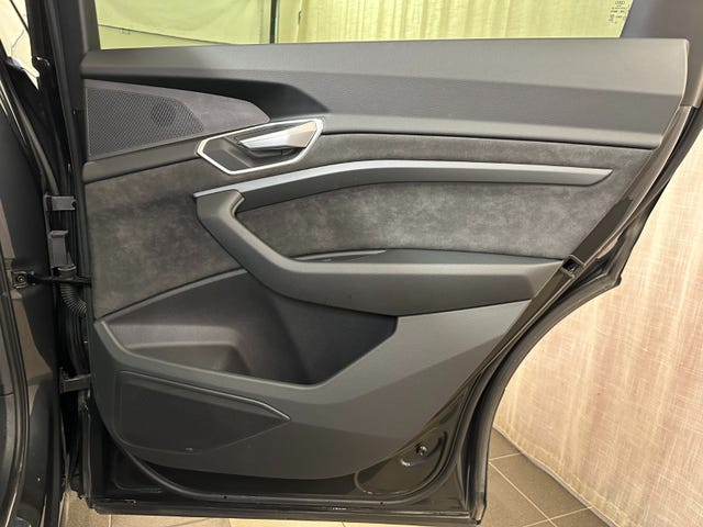 2020 AUDI E-TRON - 39