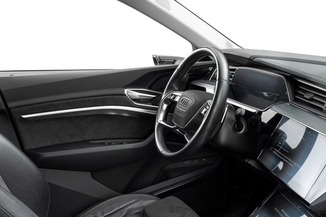2020 AUDI E-TRON - 12