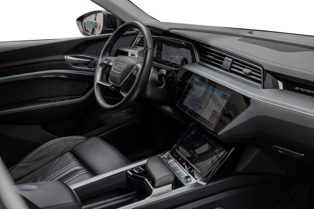 2021 AUDI E-TRON - 32