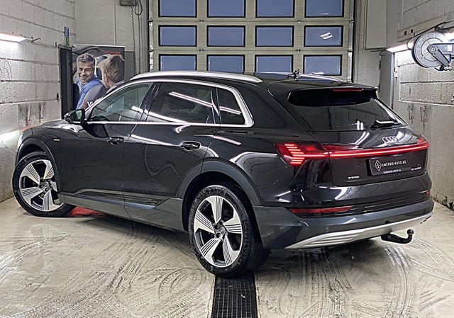 null 2020 AUDI E-TRON-4
