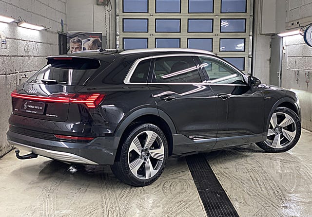 null 2020 AUDI E-TRON-5