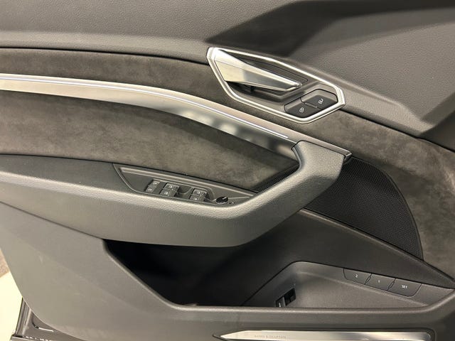 2020 AUDI E-TRON - 12
