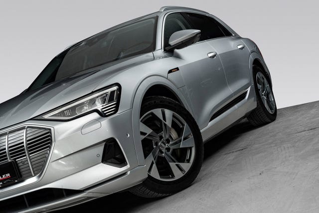 WAUZZZGE5LB021886 2020 AUDI E-TRON-2