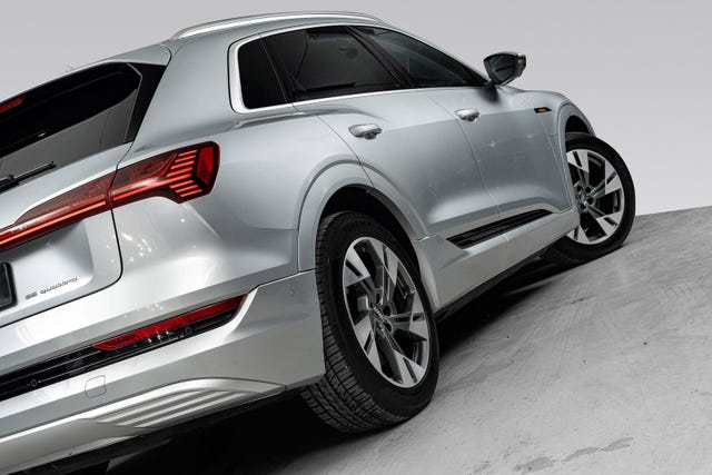 WAUZZZGE5LB021886 2020 AUDI E-TRON-3