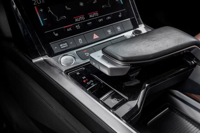 2020 AUDI E-TRON - 32