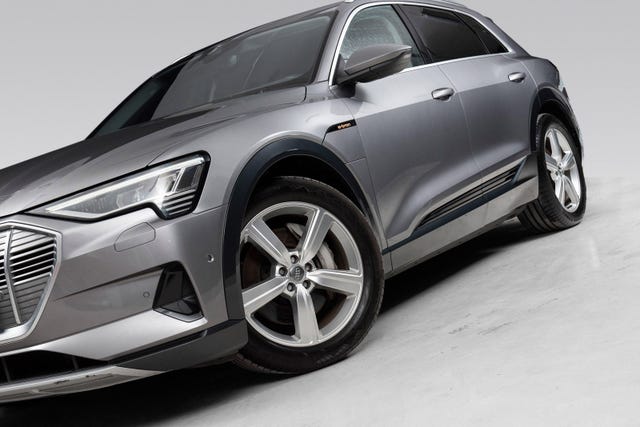 WAUZZZGE7LB027737 2020 AUDI E-TRON-2