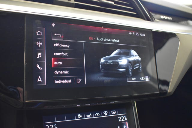 2020 AUDI E-TRON - 25