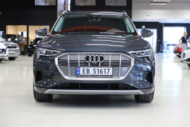 null 2020 AUDI E-TRON-2