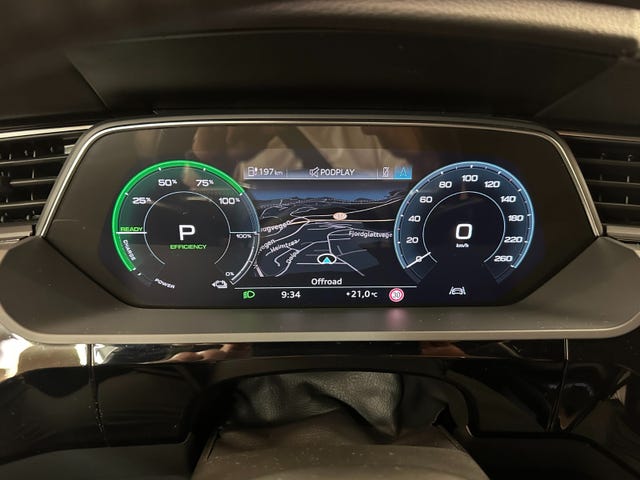 2020 AUDI E-TRON - 61