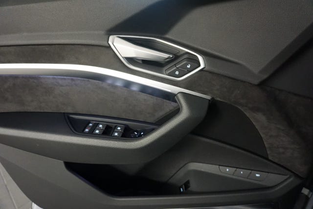 2020 AUDI E-TRON - 29