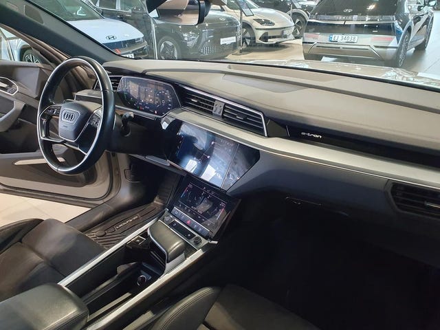 2020 AUDI E-TRON - 33