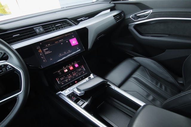 2020 AUDI E-TRON - 8