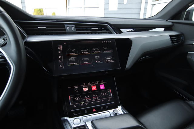 2020 AUDI E-TRON - 9