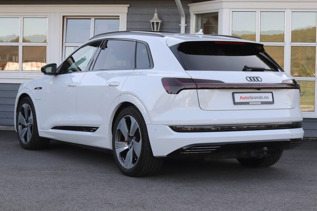 WAUZZZGE4LB003718 2020 AUDI E-TRON-3