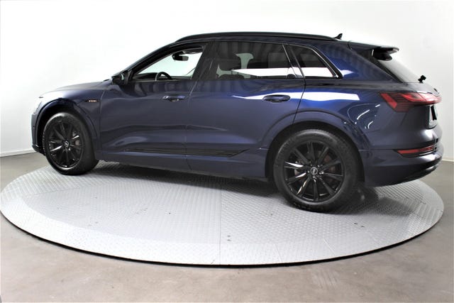 WAUZZZGEXMB018600 2021 AUDI E-TRON-4