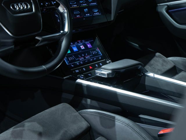 2020 AUDI E-TRON - 9
