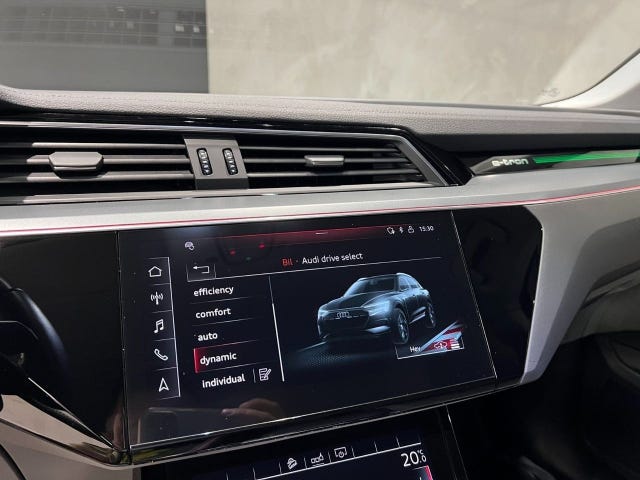 2020 AUDI E-TRON - 32