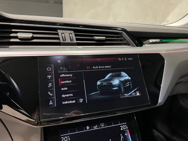 2020 AUDI E-TRON - 33