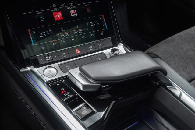 2020 AUDI E-TRON - 13