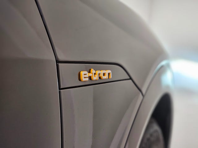 2020 AUDI E-TRON - 10