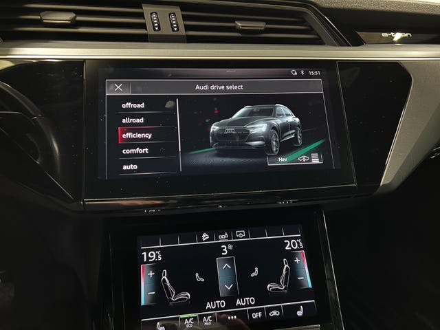 2020 AUDI E-TRON - 32