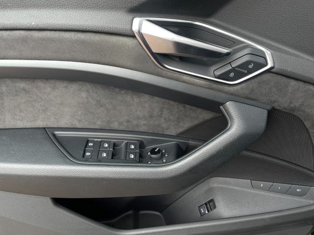 2020 AUDI E-TRON - 12