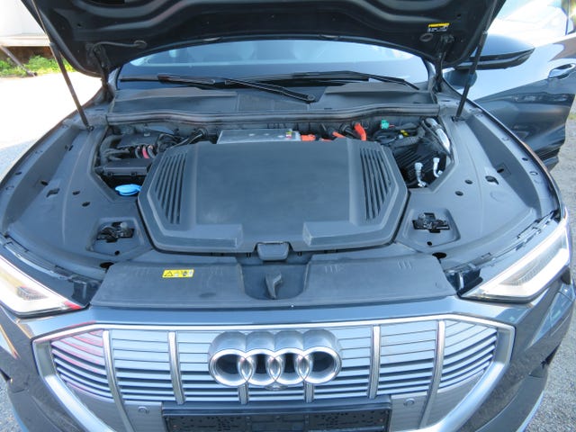 null 2020 AUDI E-TRON-4