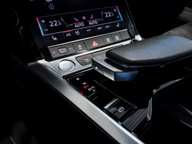 2020 AUDI E-TRON - 41