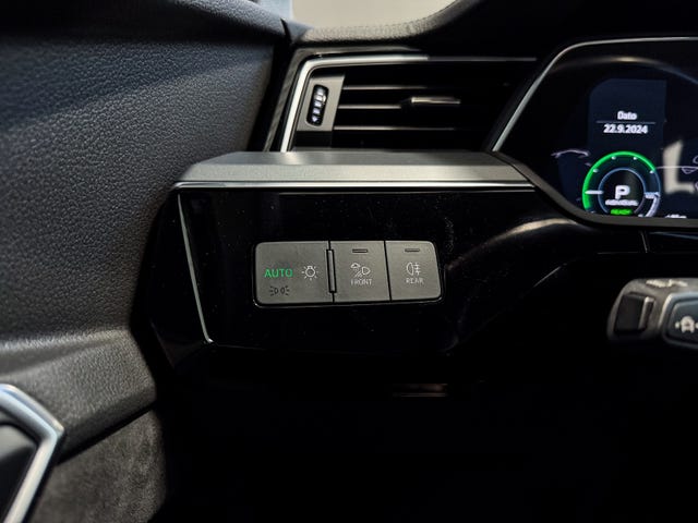 2020 AUDI E-TRON - 28